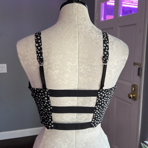 Bethany Mota Ditsy Floral Crop Top - Picture 4 of 8